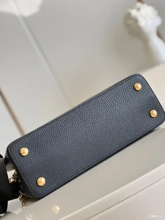 LOUIS VUITTON CAPUCINES MM 0627